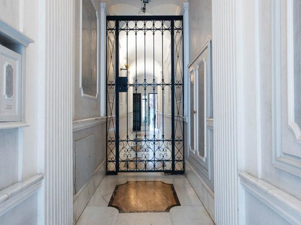 Private Luxury